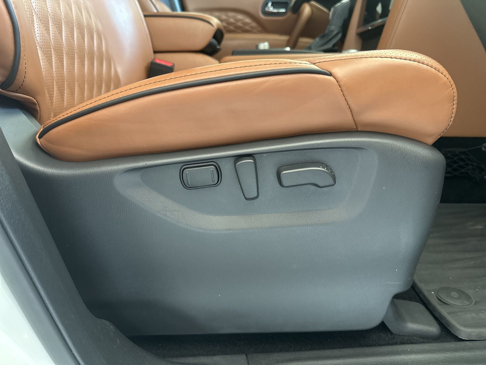 2023 INFINITI QX80 Sensory