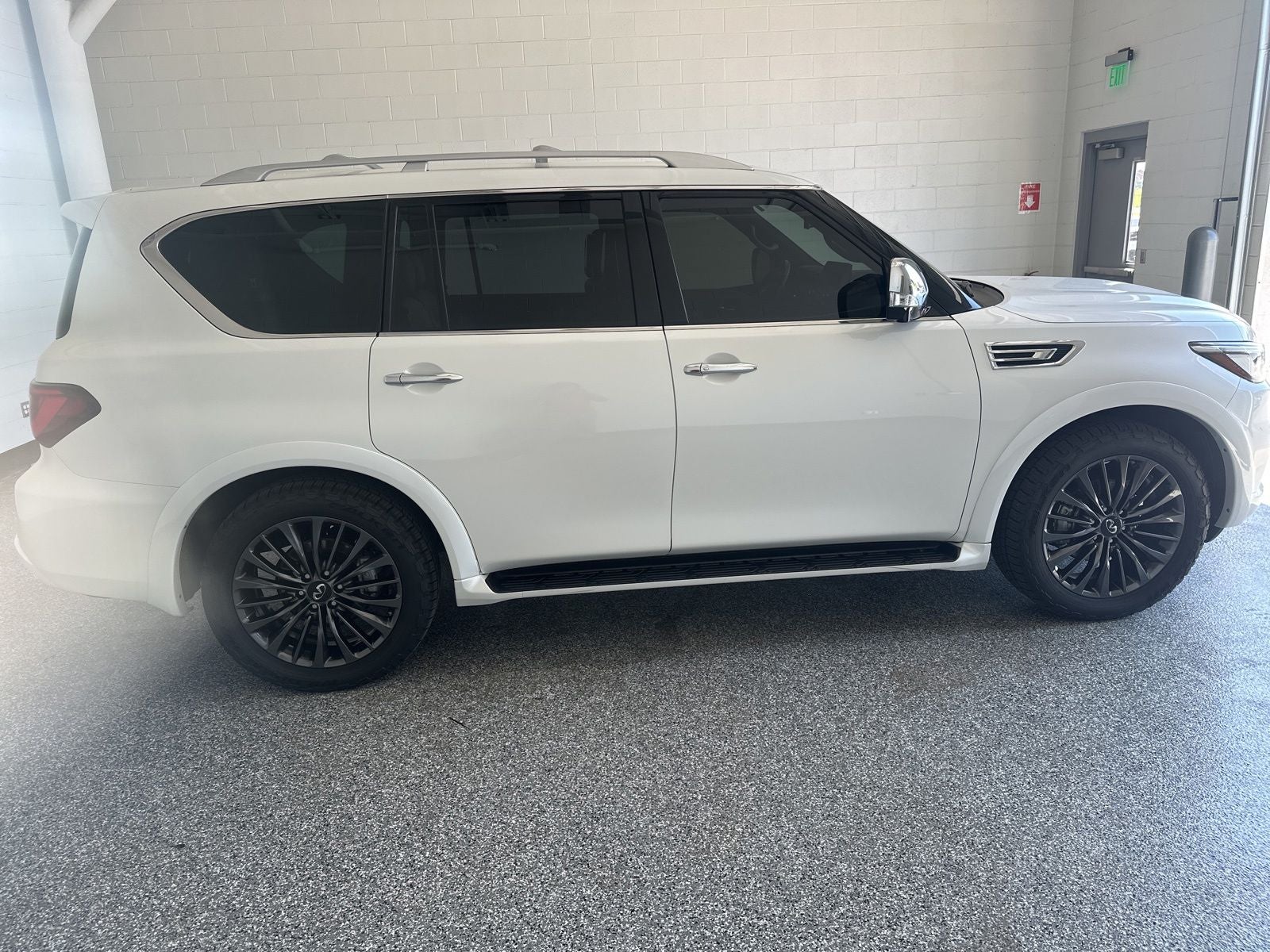 2023 INFINITI QX80 Sensory