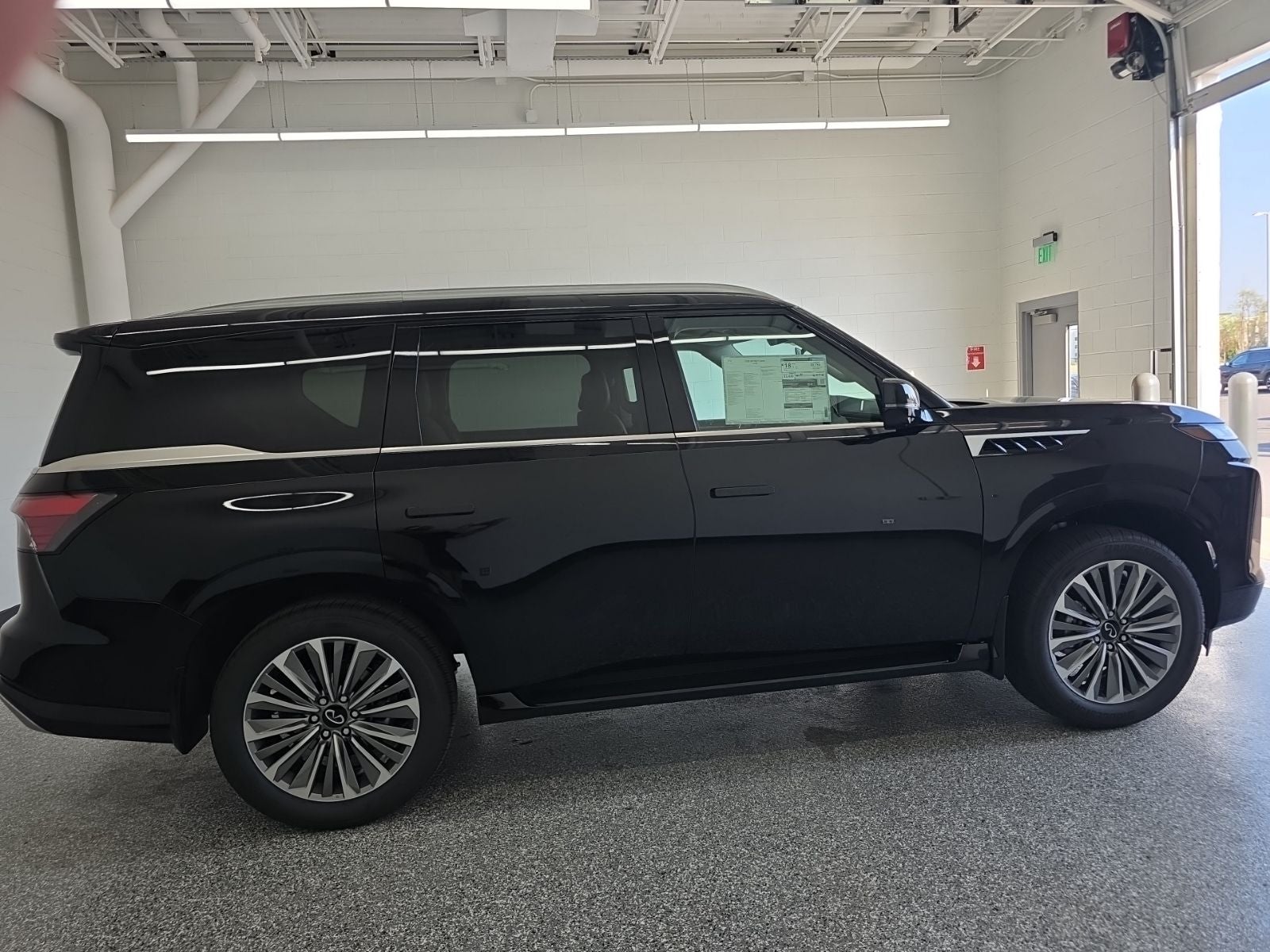 2026 INFINITI QX80 LUXE