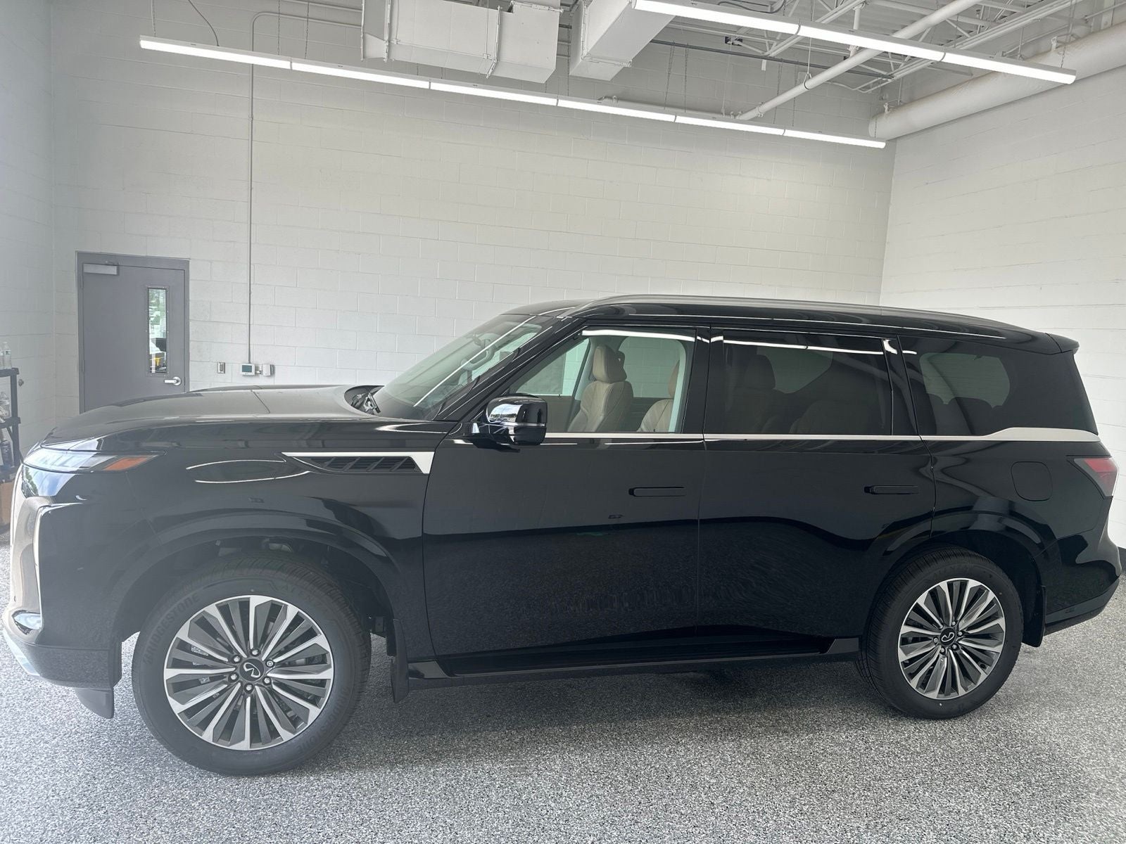 2026 INFINITI QX80 LUXE