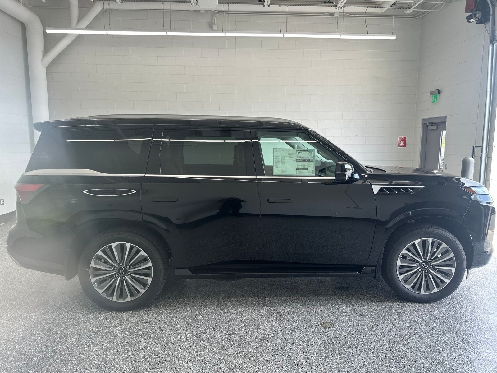 2026 INFINITI QX80 LUXE