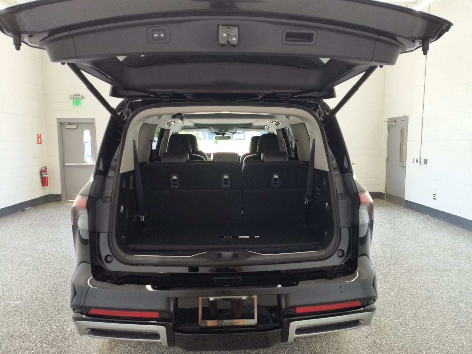 2027 INFINITI QX80 LUXE