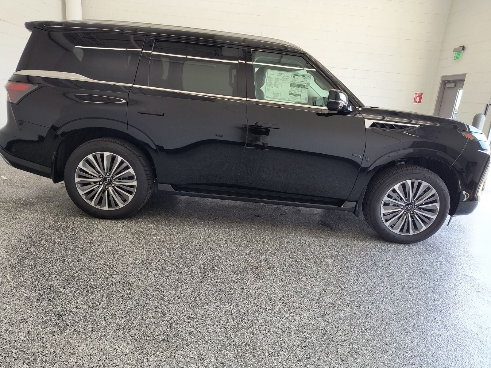 2027 INFINITI QX80 LUXE