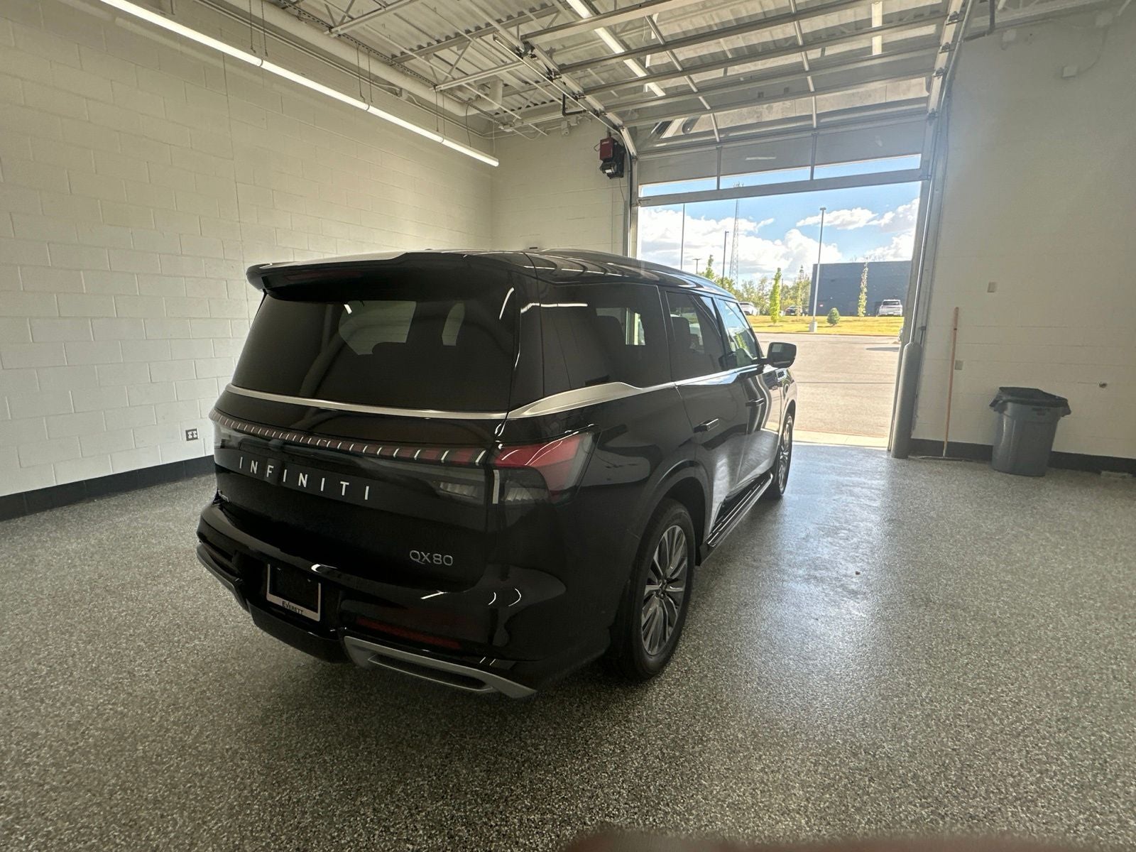 2027 INFINITI QX80 LUXE