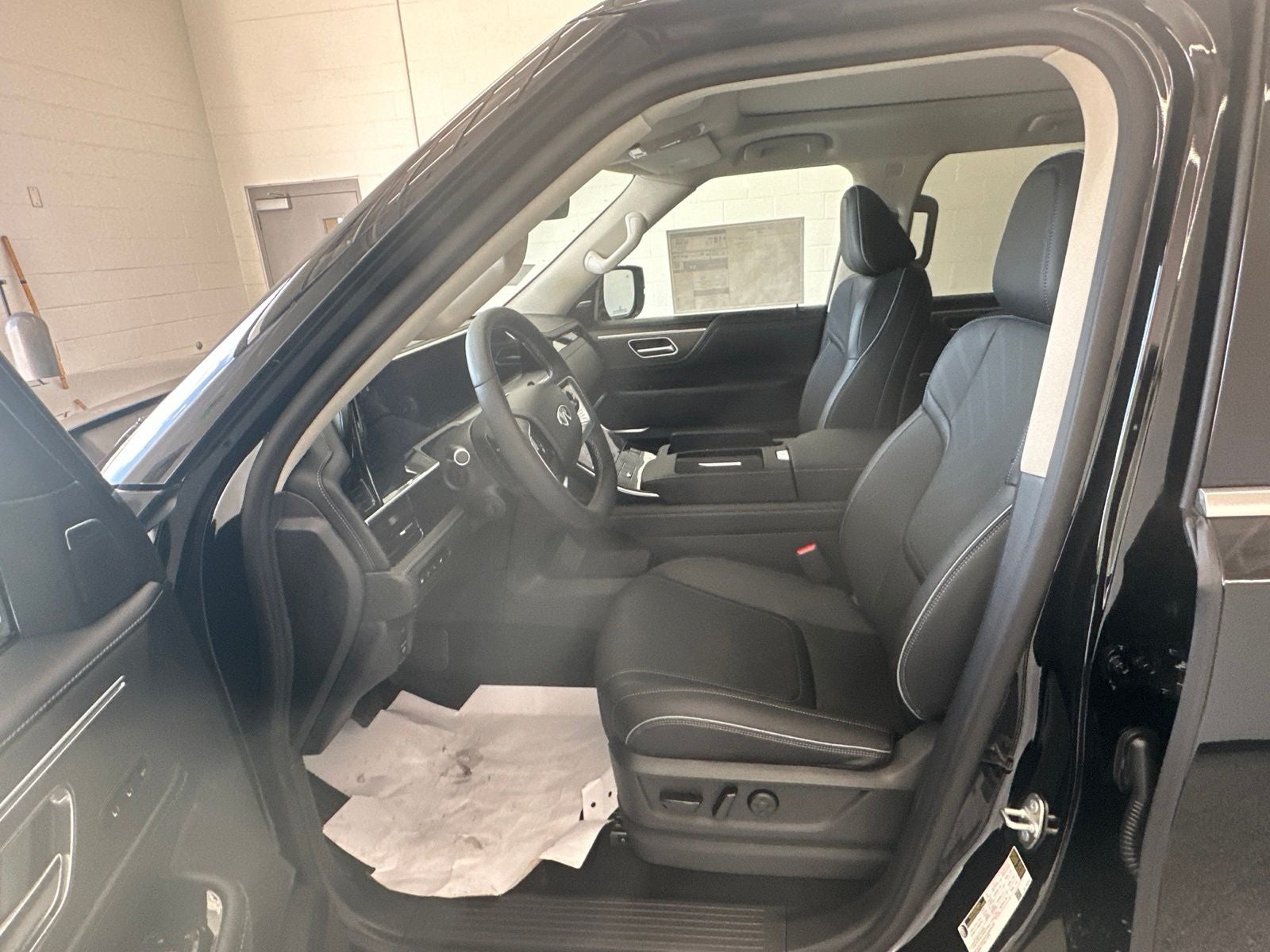 2027 INFINITI QX80 LUXE