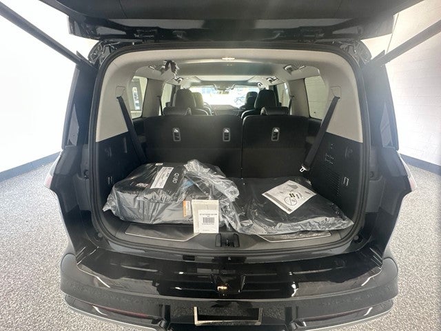 2027 INFINITI QX80 LUXE