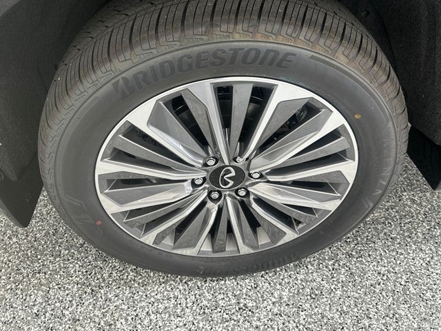 2027 INFINITI QX80 LUXE