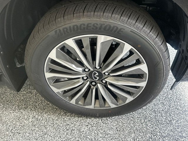2027 INFINITI QX80 LUXE