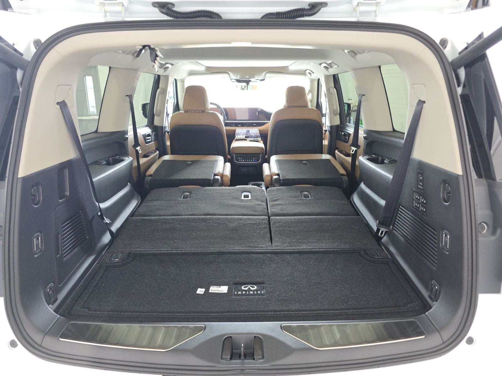 2026 INFINITI QX80 LUXE