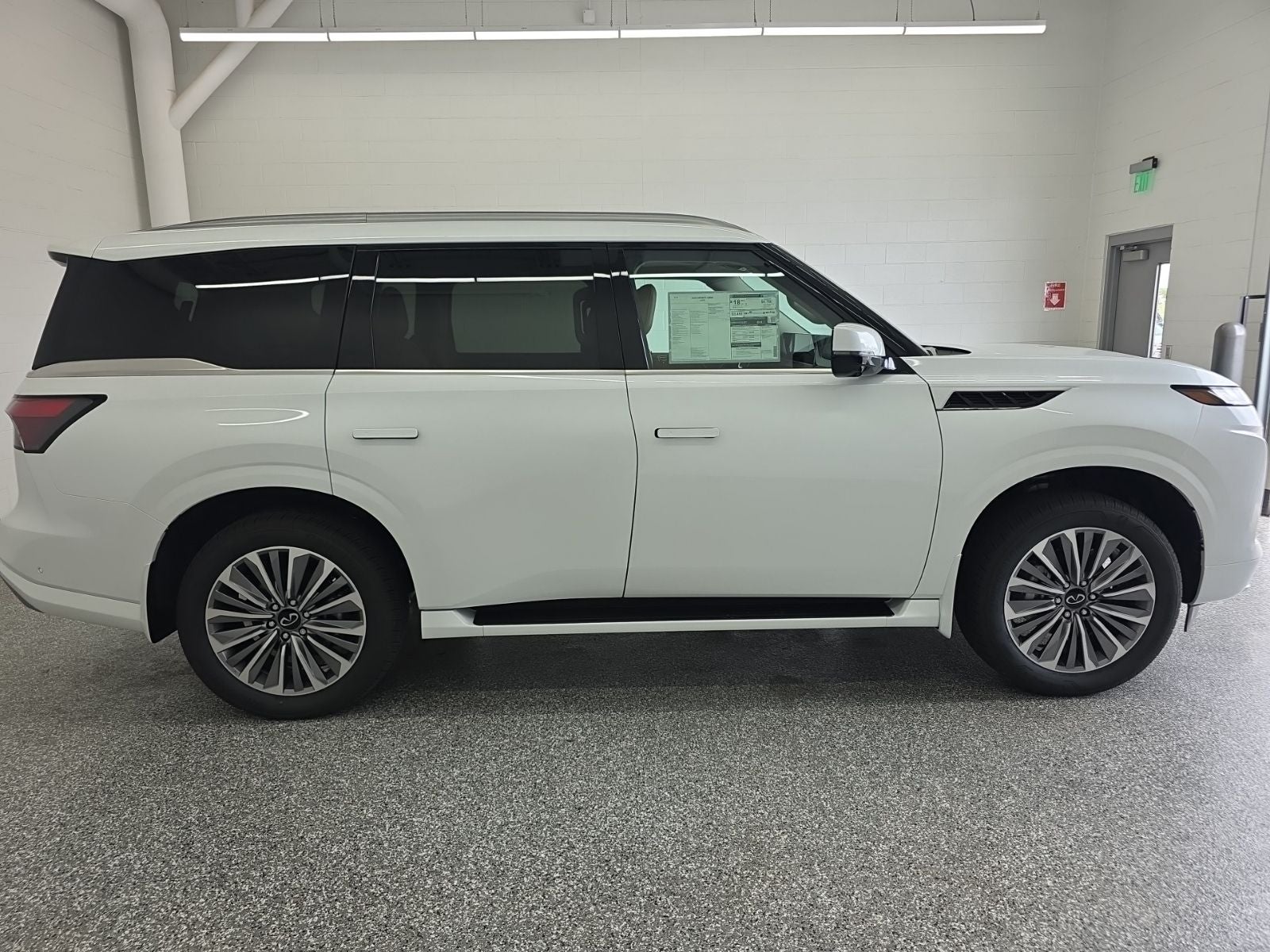 2026 INFINITI QX80 LUXE
