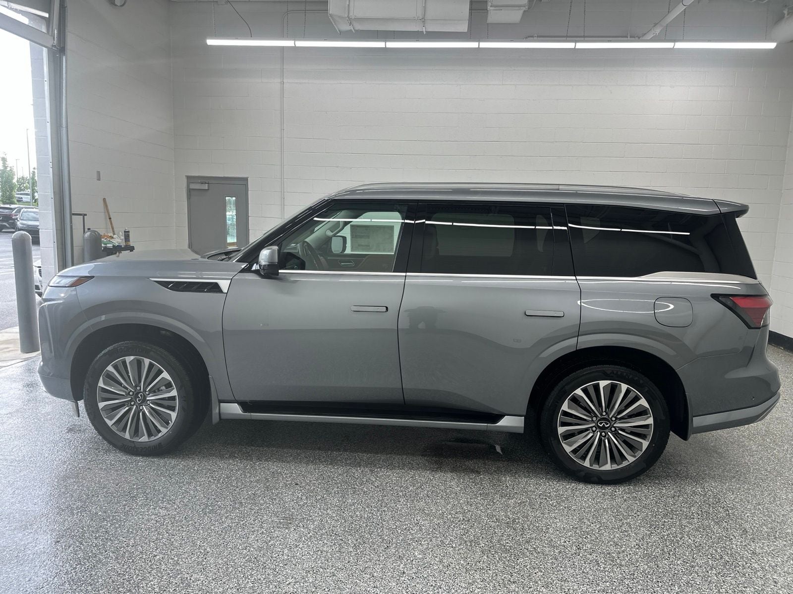 2026 INFINITI QX80 LUXE