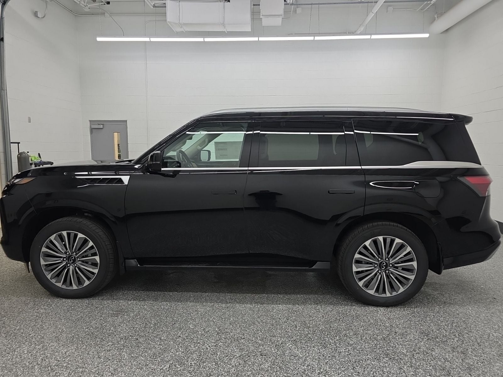 2026 INFINITI QX80 LUXE