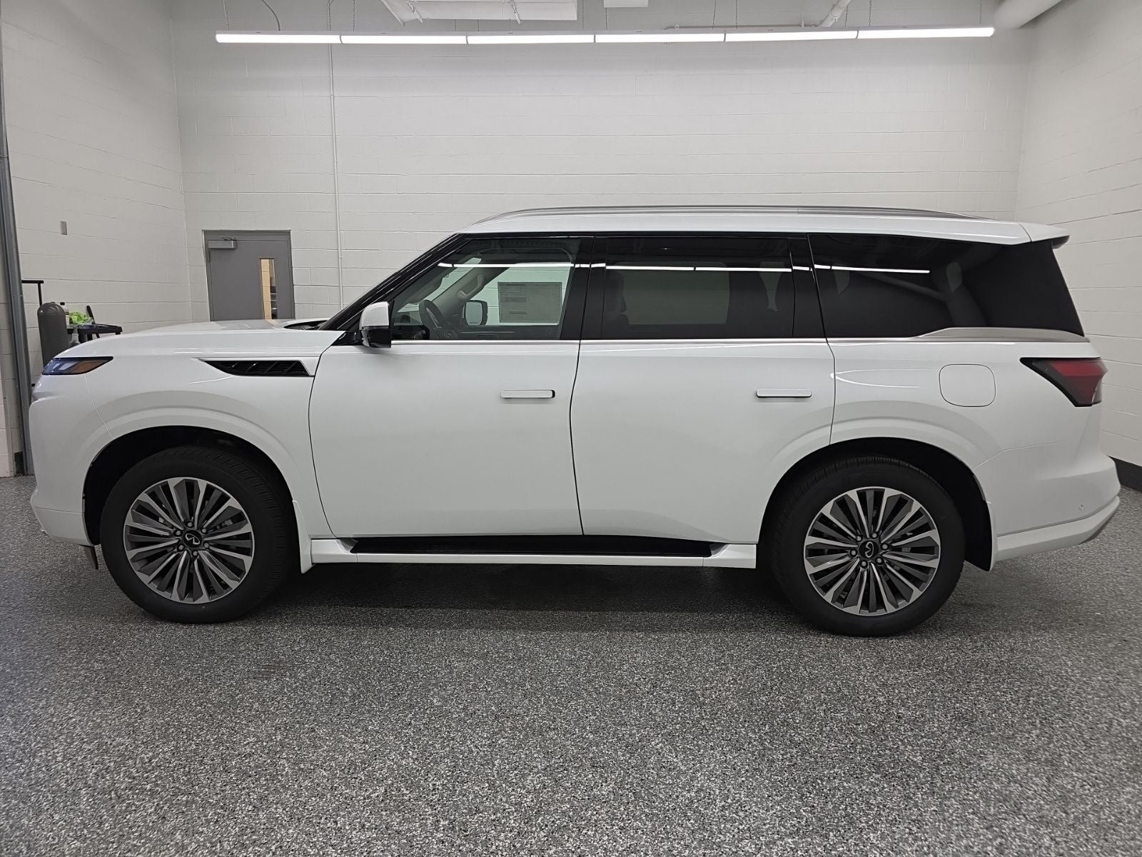 2026 INFINITI QX80 LUXE