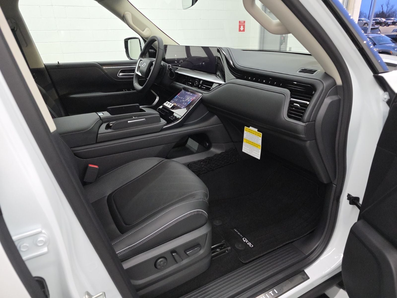 2026 INFINITI QX80 LUXE