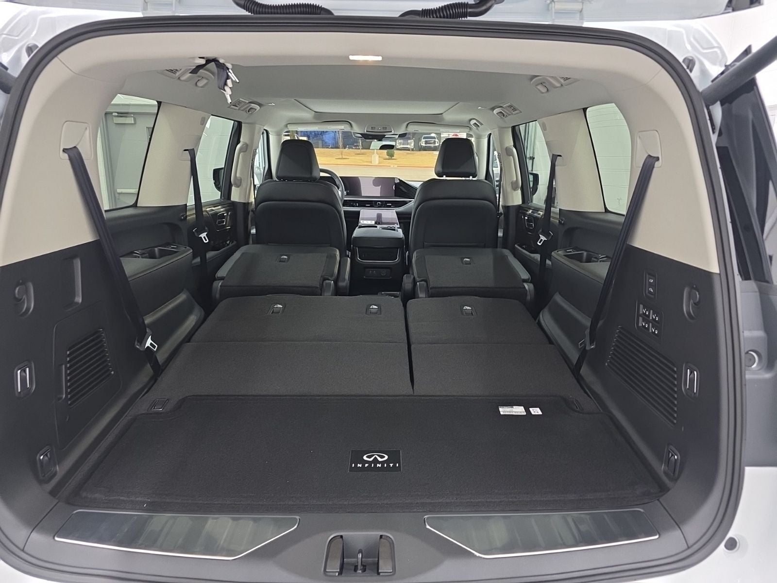 2026 INFINITI QX80 LUXE