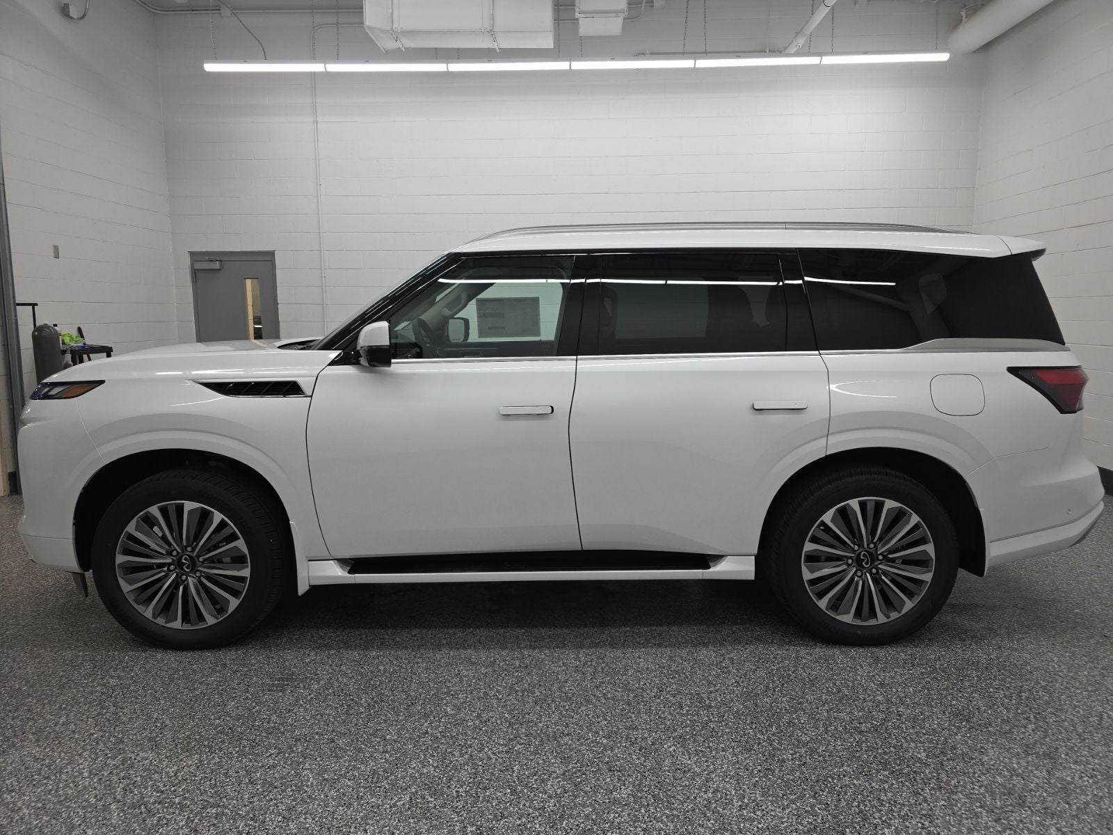 2026 INFINITI QX80 LUXE