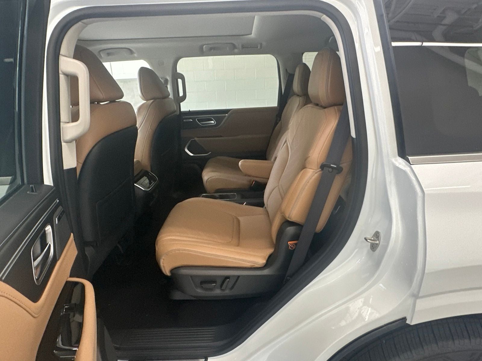2027 INFINITI QX80 LUXE
