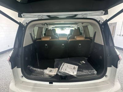 2027 INFINITI QX80 LUXE