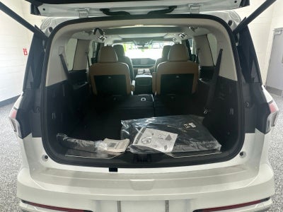 2027 INFINITI QX80 LUXE