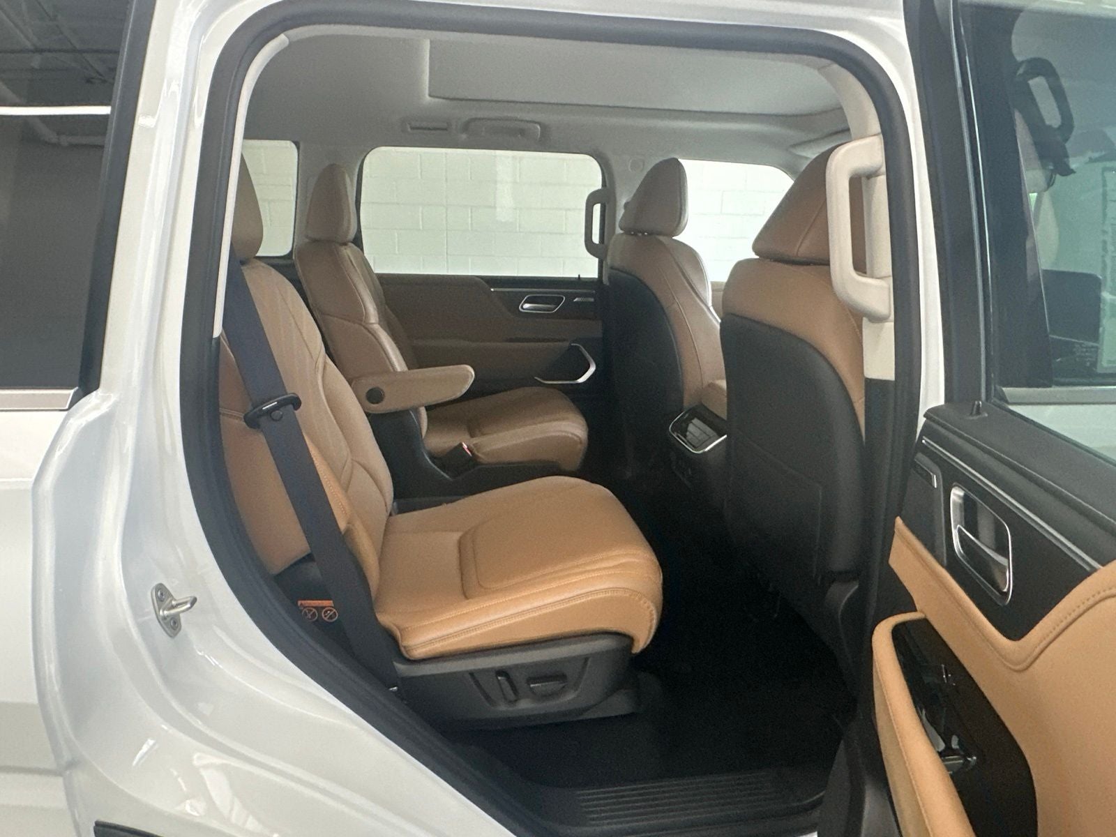 2027 INFINITI QX80 LUXE