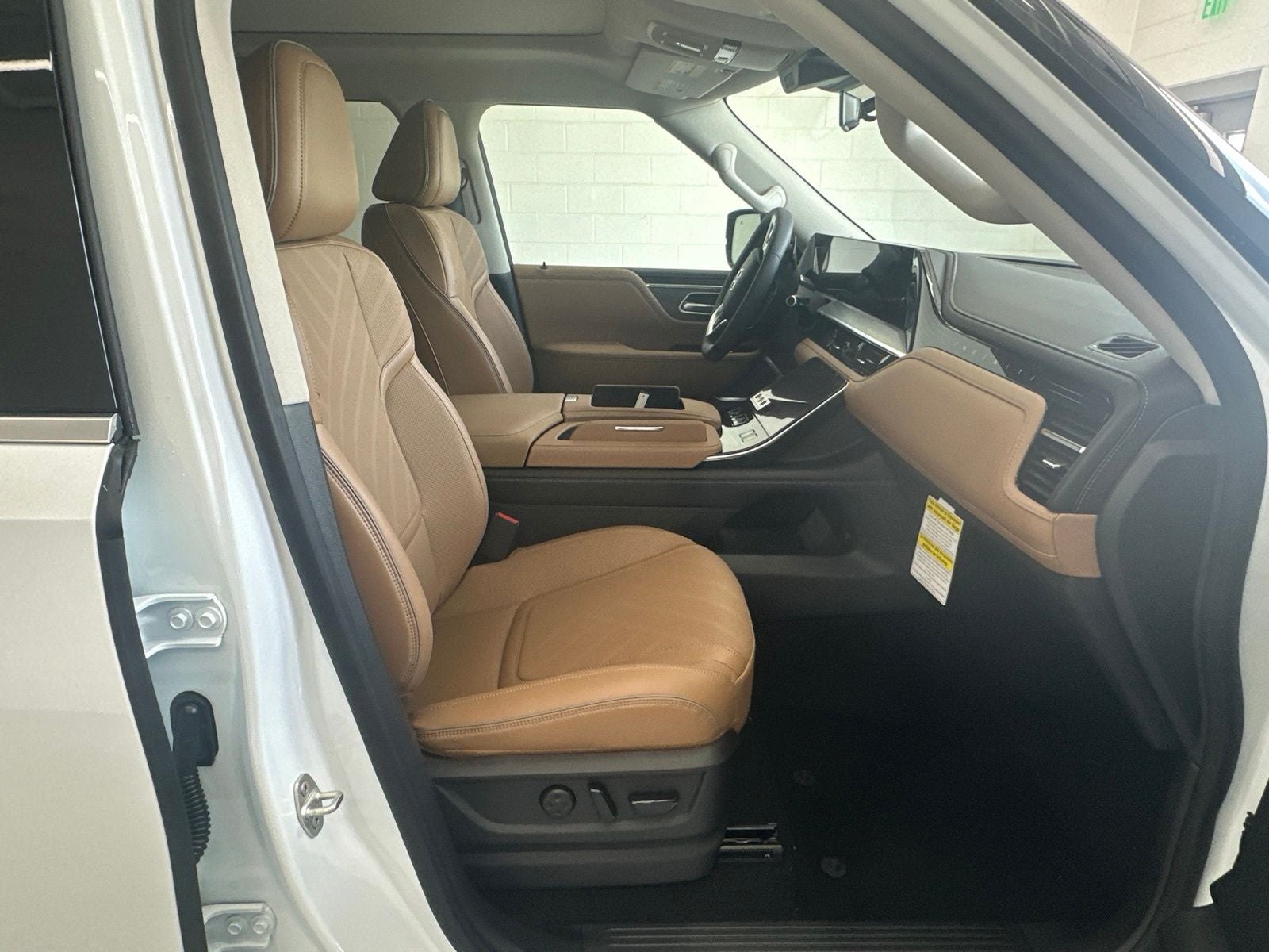 2027 INFINITI QX80 LUXE