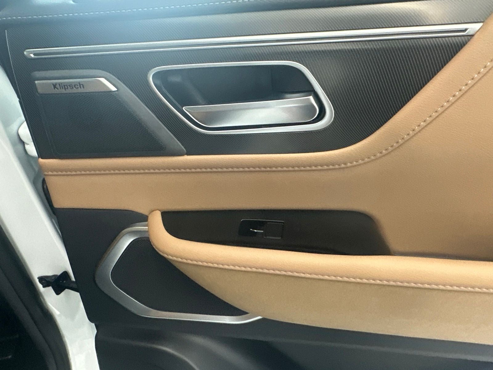 2027 INFINITI QX80 LUXE