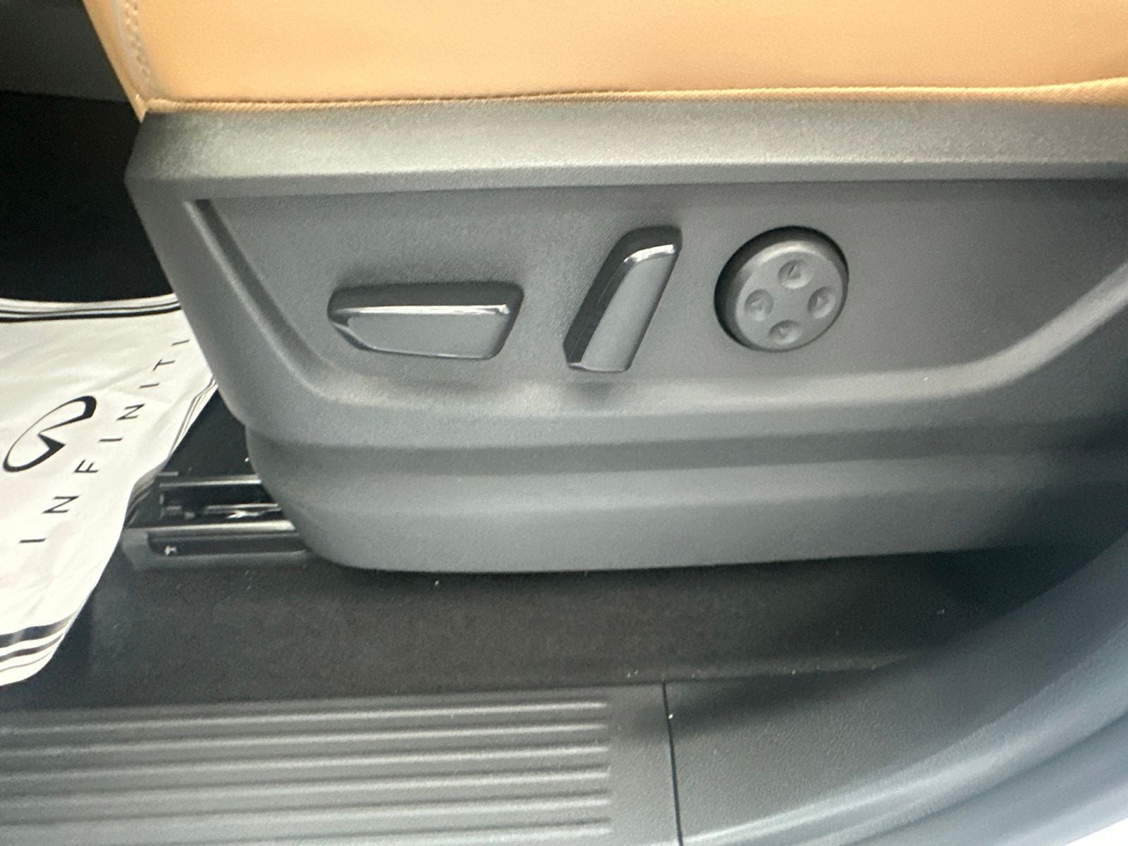 2027 INFINITI QX80 LUXE