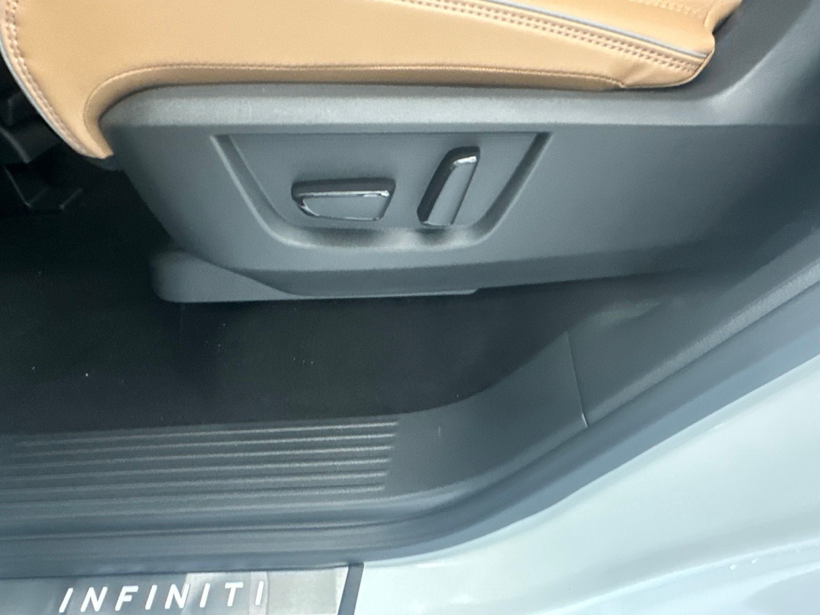2027 INFINITI QX80 LUXE