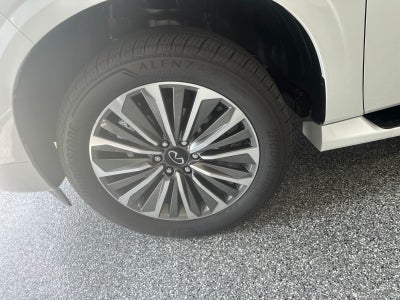 2027 INFINITI QX80 LUXE