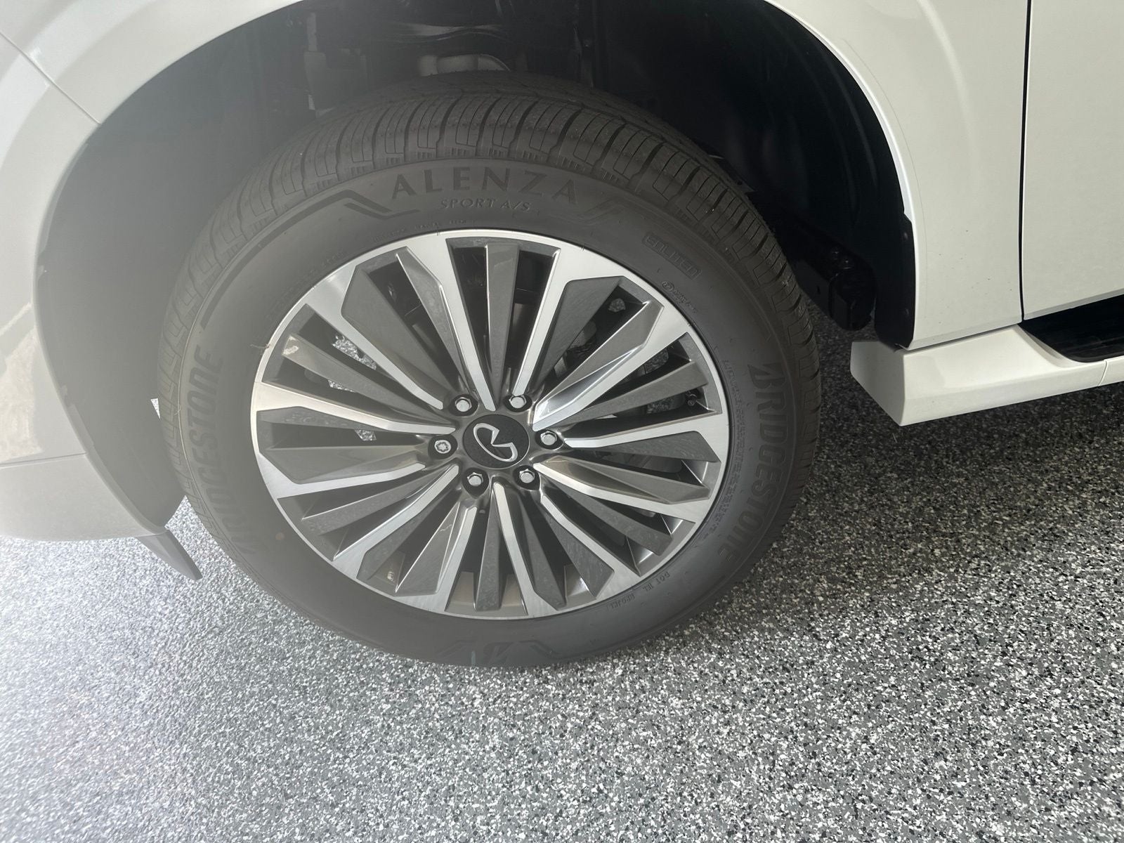 2027 INFINITI QX80 LUXE