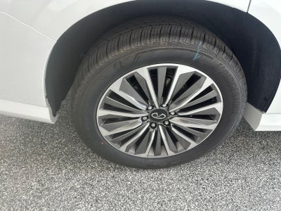 2027 INFINITI QX80 LUXE