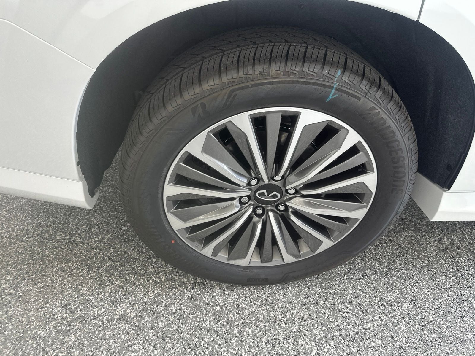 2027 INFINITI QX80 LUXE