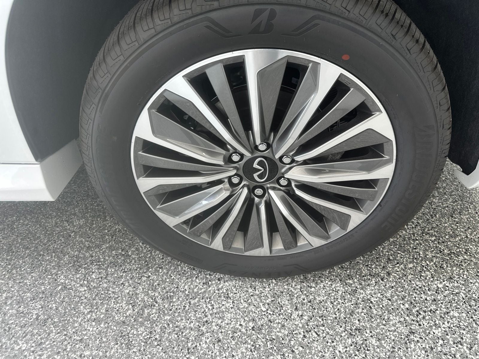 2027 INFINITI QX80 LUXE