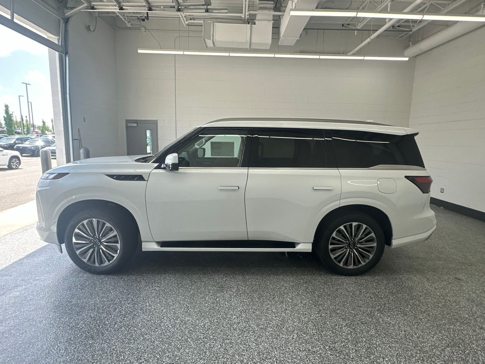 2027 INFINITI QX80 LUXE
