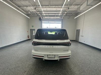 2027 INFINITI QX80 LUXE