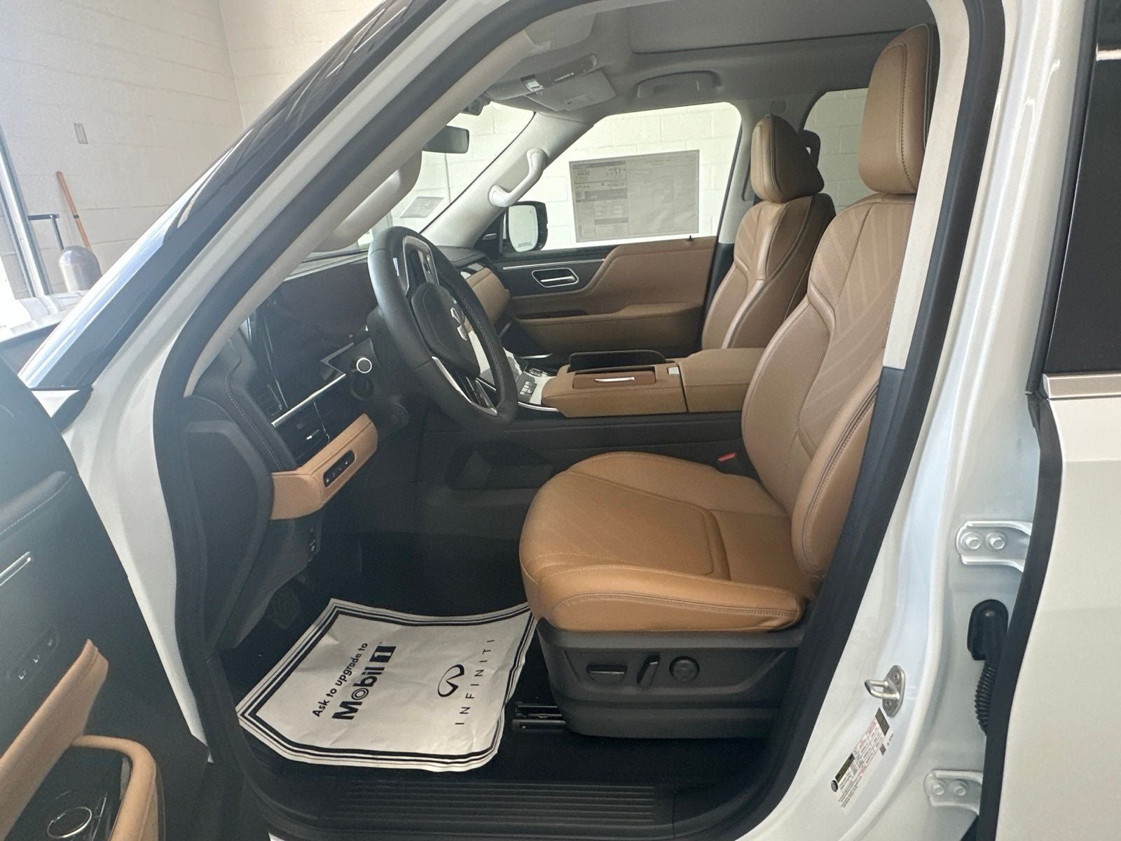 2027 INFINITI QX80 LUXE