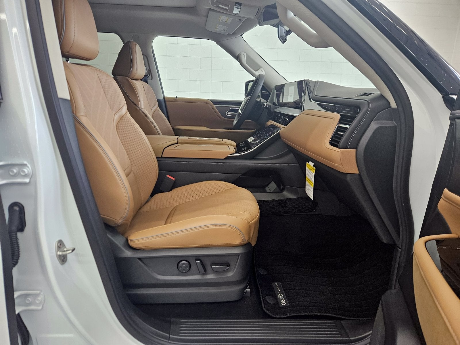 2027 INFINITI QX80 LUXE
