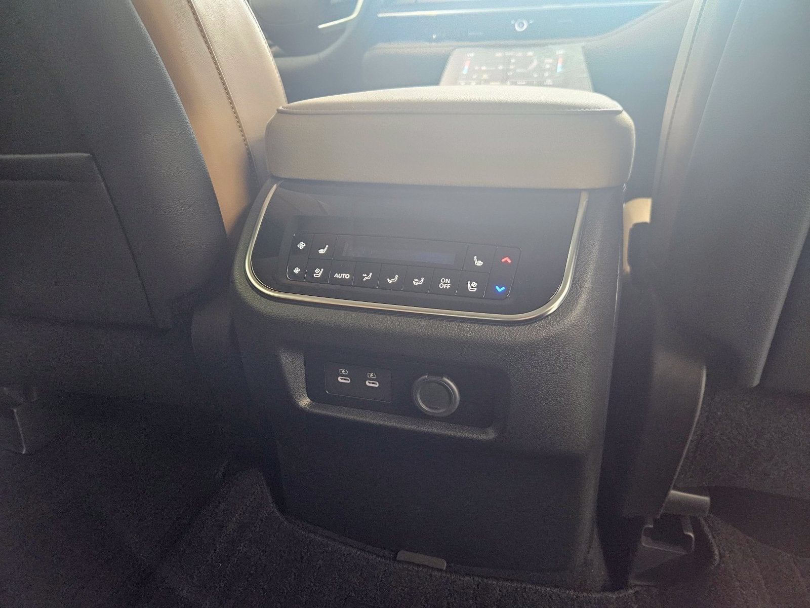 2027 INFINITI QX80 LUXE