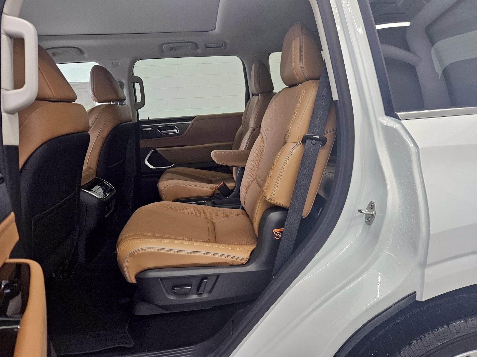 2027 INFINITI QX80 LUXE