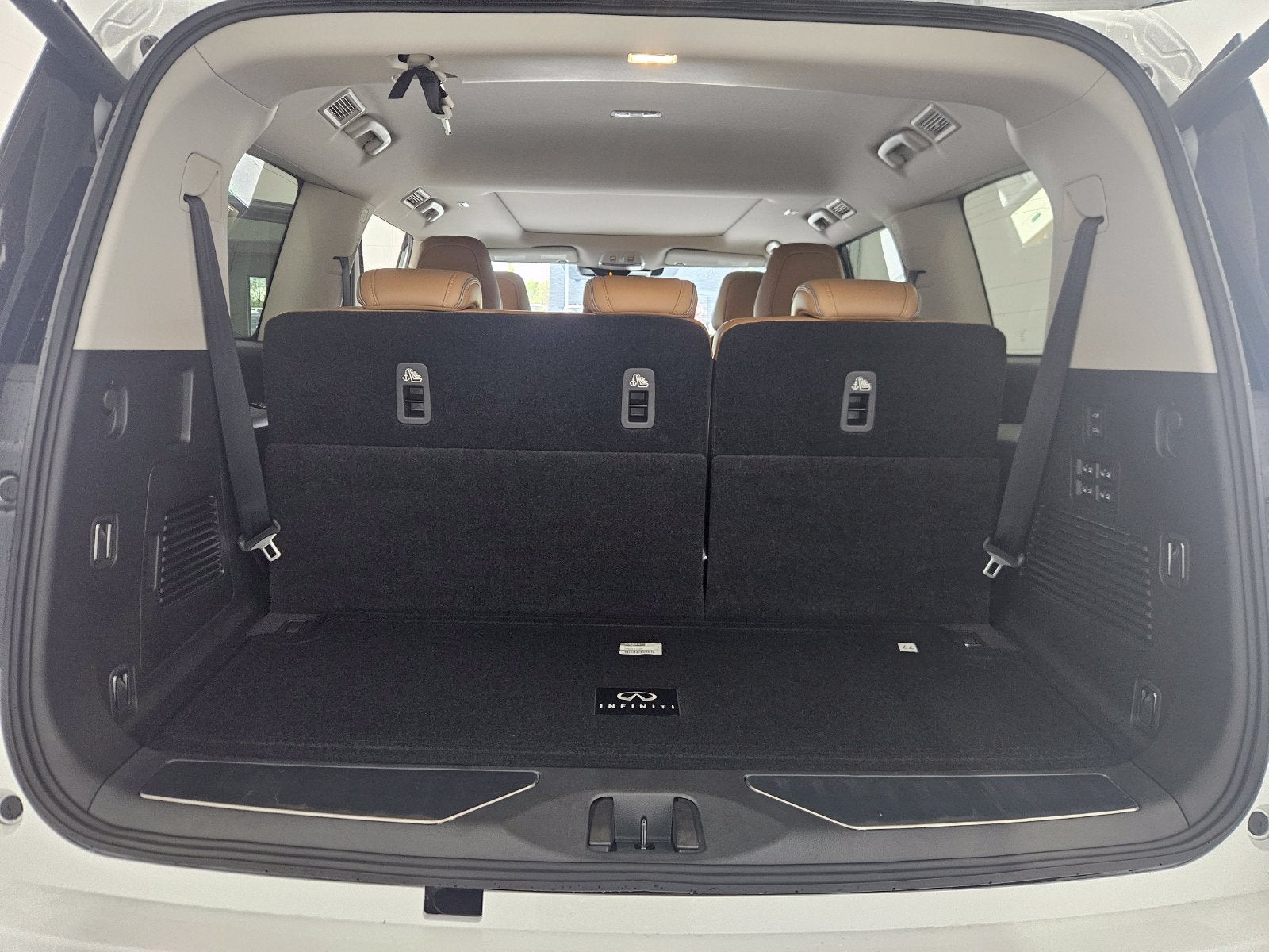 2027 INFINITI QX80 LUXE