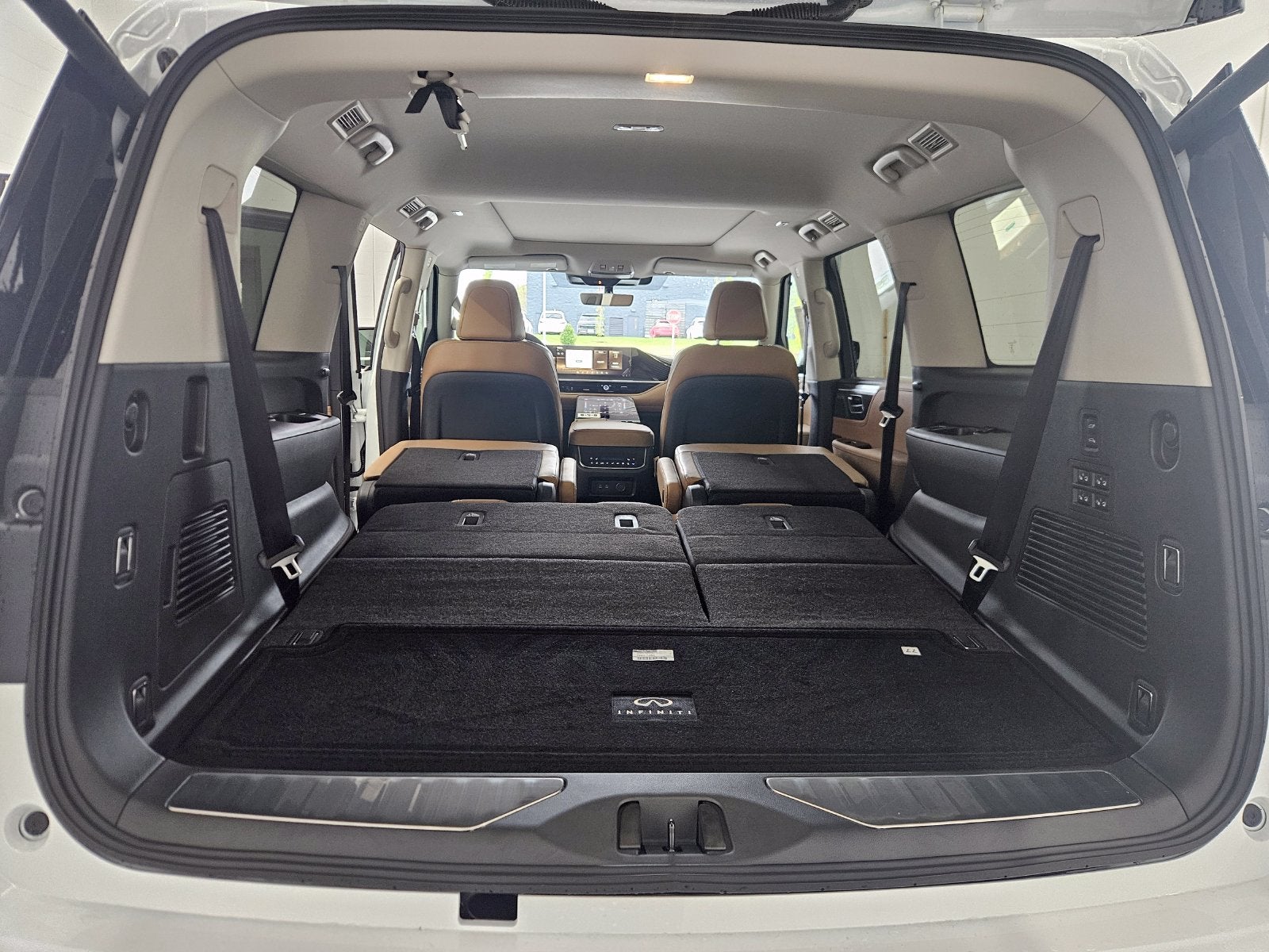 2027 INFINITI QX80 LUXE