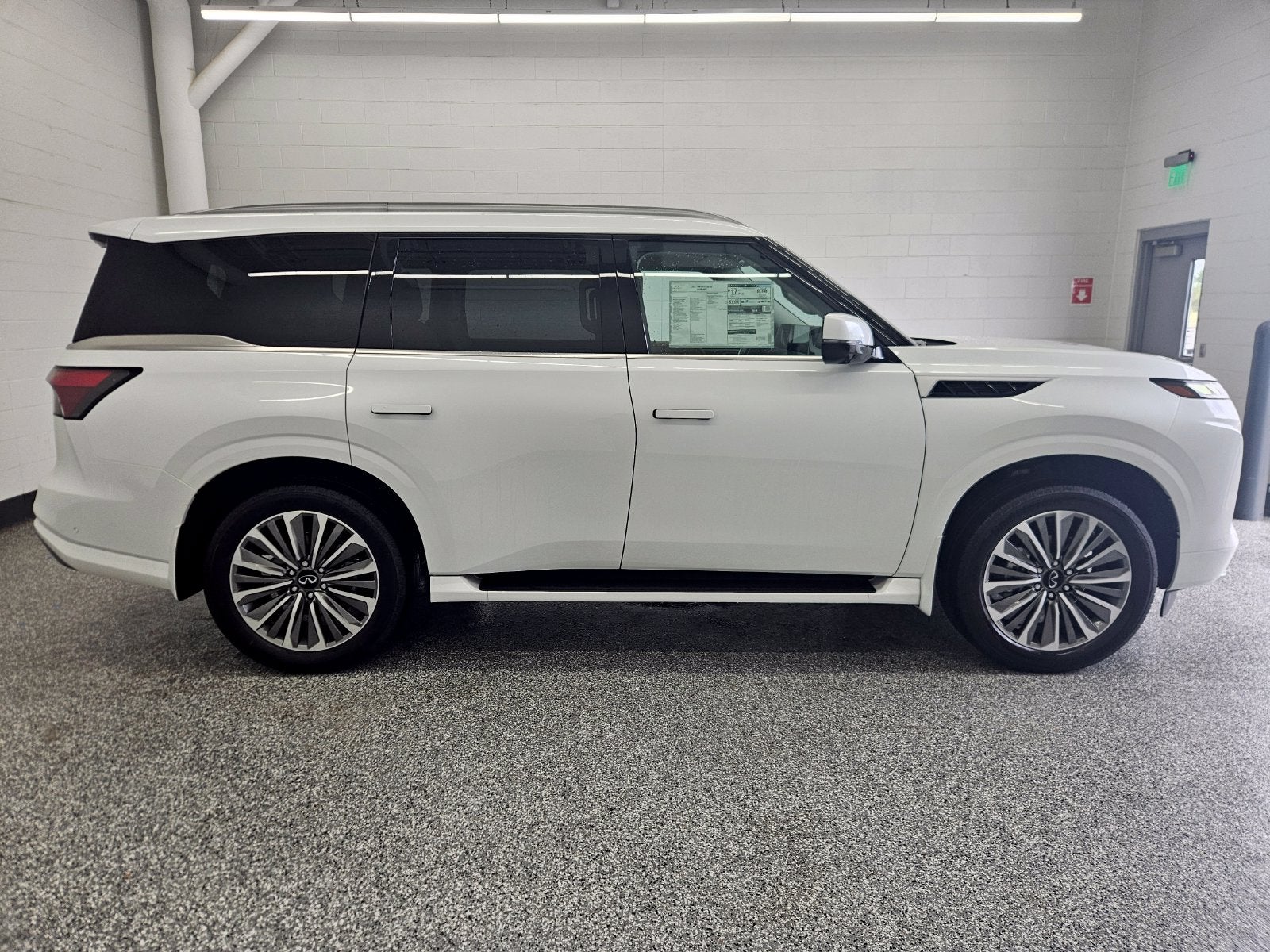 2027 INFINITI QX80 LUXE
