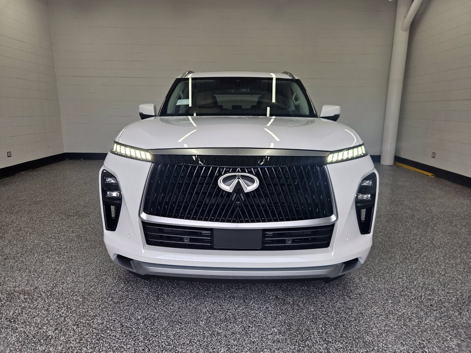 2027 INFINITI QX80 LUXE