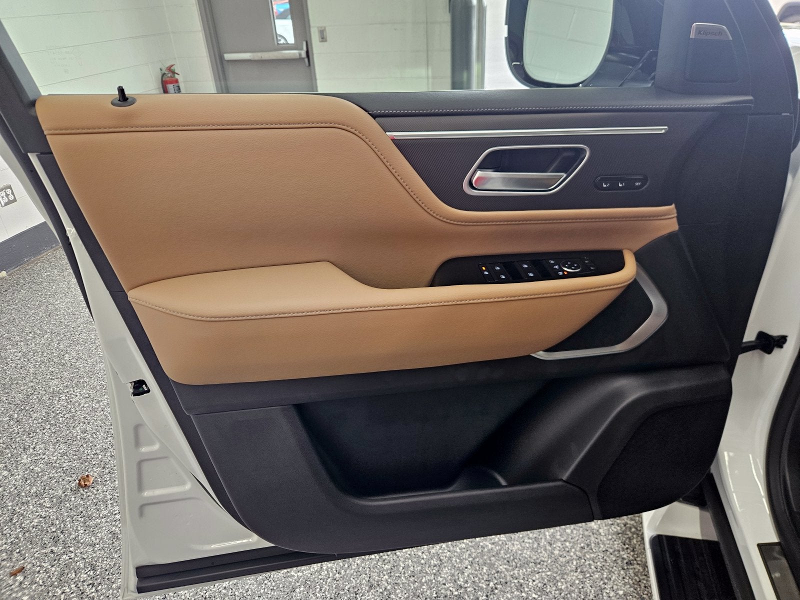 2027 INFINITI QX80 LUXE