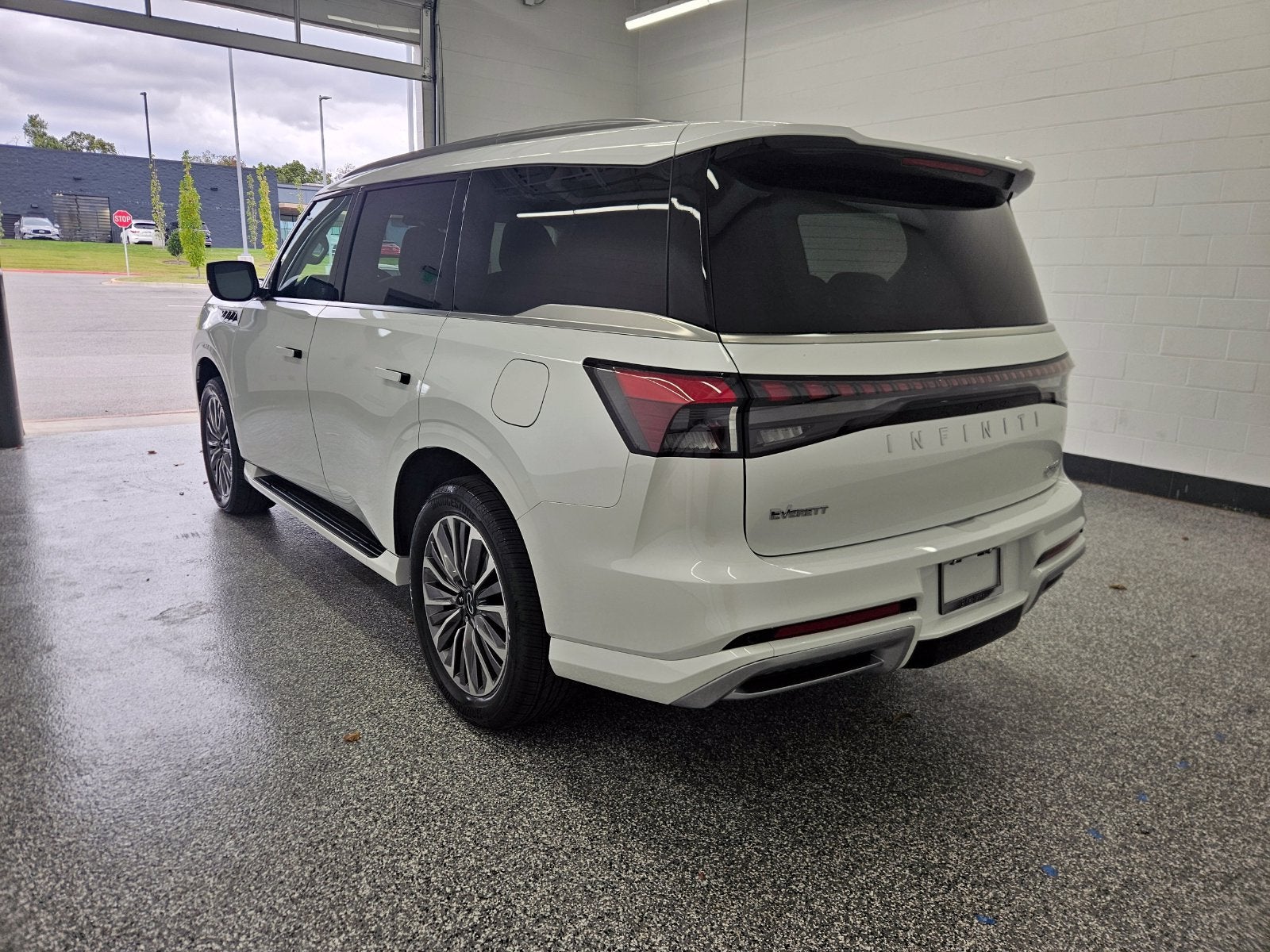 2027 INFINITI QX80 LUXE