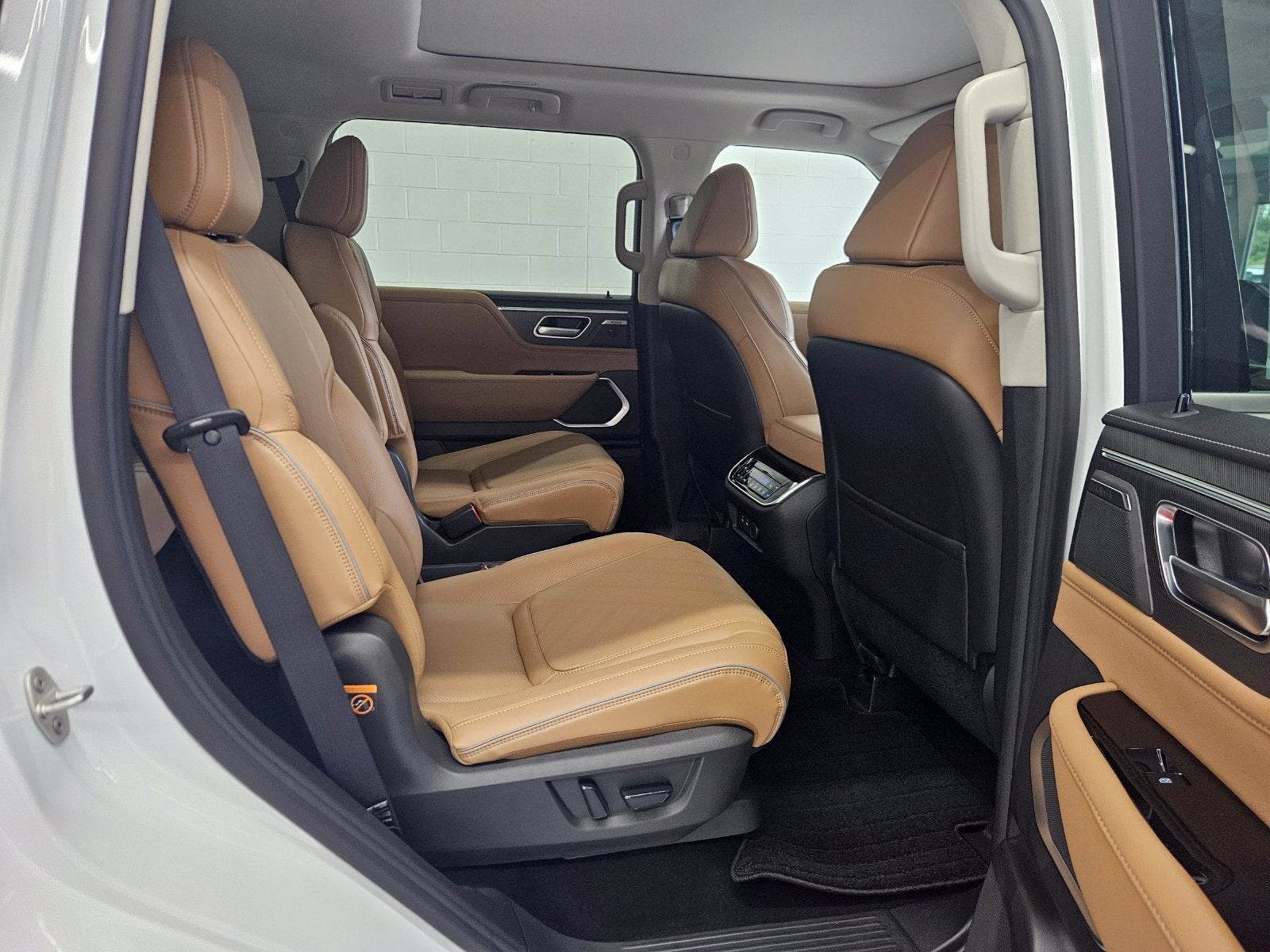 2027 INFINITI QX80 LUXE