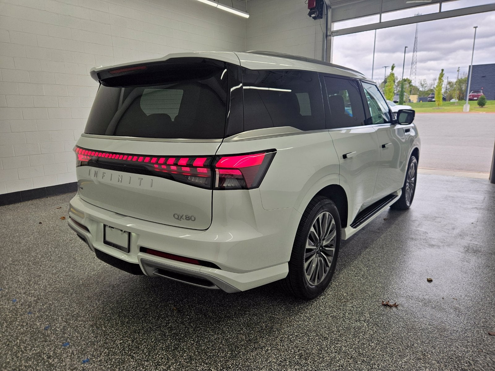 2027 INFINITI QX80 LUXE