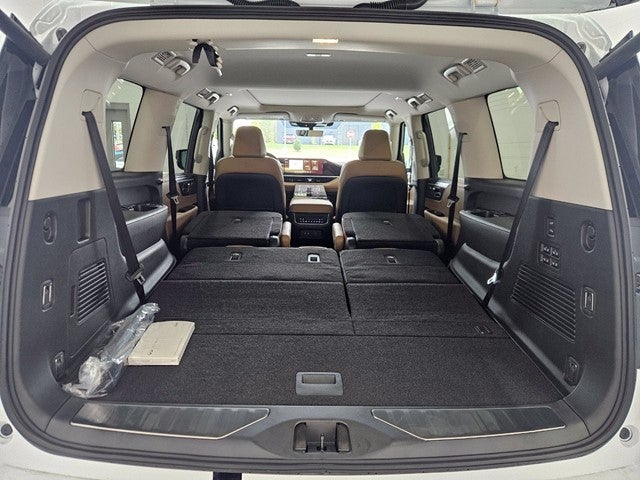2027 INFINITI QX80 LUXE