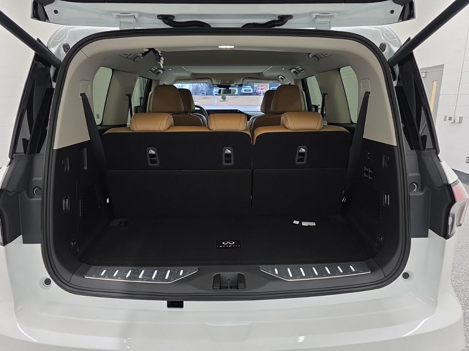 2026 INFINITI QX80 LUXE