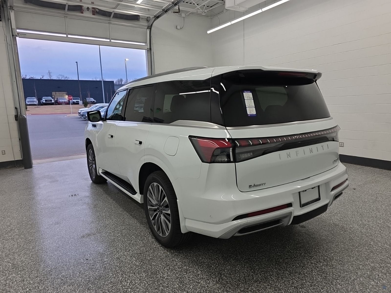 2026 INFINITI QX80 LUXE